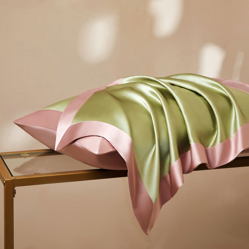 Luxury Skincare Men - 40 Momme Silk Pillowcase Front Silk