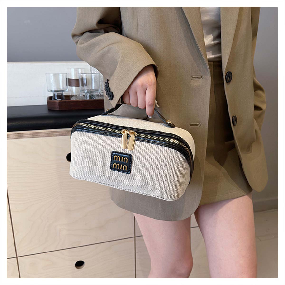 Luxury Skincare Box - Retro light luxury simple canvas hand-held